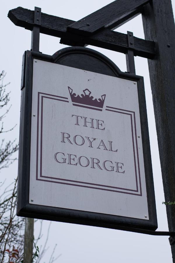 Отель Royal George Great Easton  Экстерьер фото