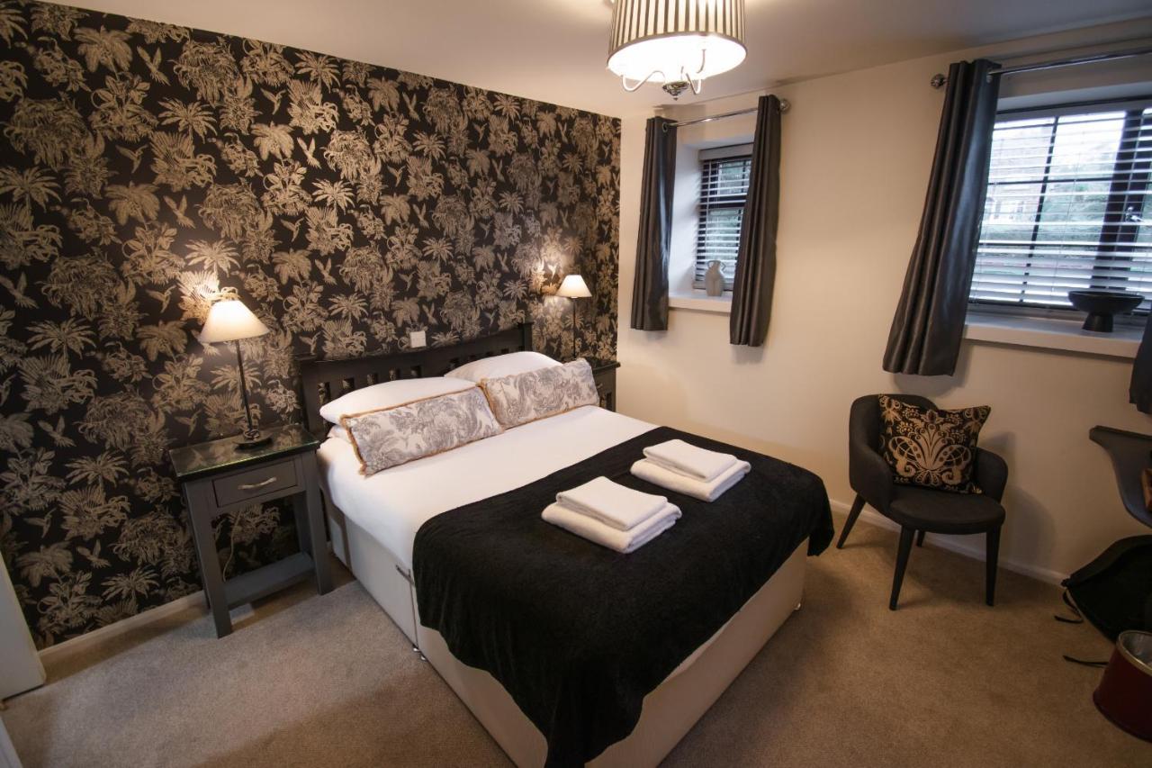 Отель Royal George Great Easton  Экстерьер фото